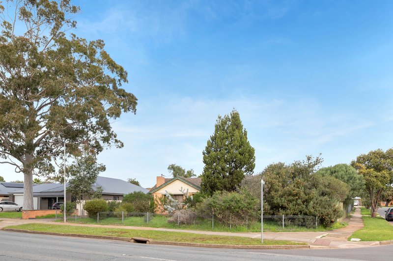Photo - 136 Yorktown Road, Elizabeth Park SA 5113 - Image 2