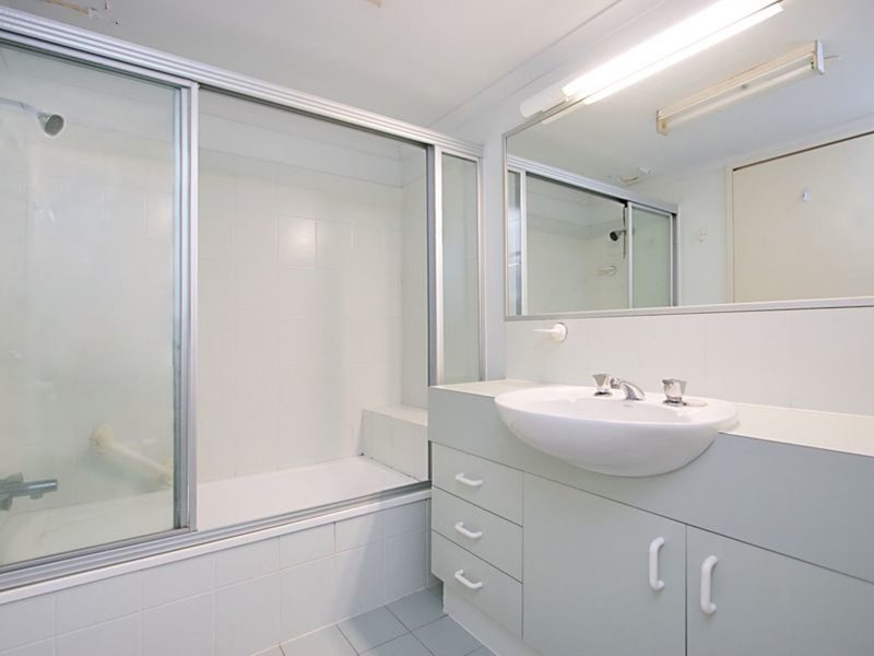 Photo - 13/66 Marine Parade, Coolangatta QLD 4225 - Image 6