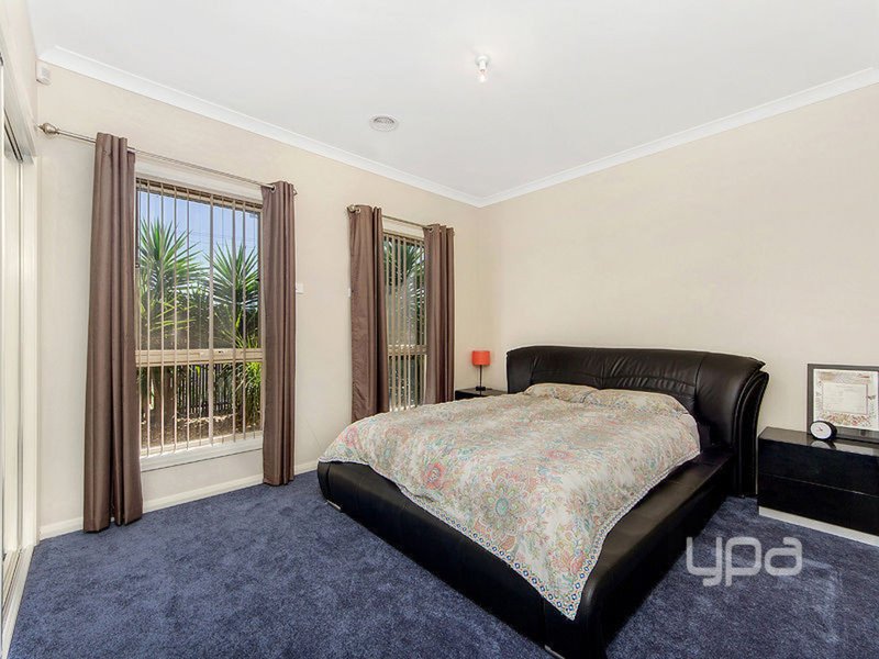 Photo - 1/367 Taylors Road, Kings Park VIC 3021 - Image 5