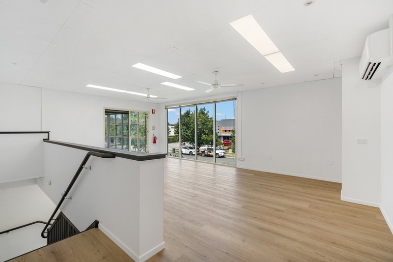 Photo - 13/68-70 Township Drive, Burleigh Heads QLD 4220 - Image 11