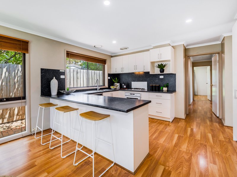 Photo - 1/37 Arleon Crescent, Cranbourne VIC 3977 - Image 3