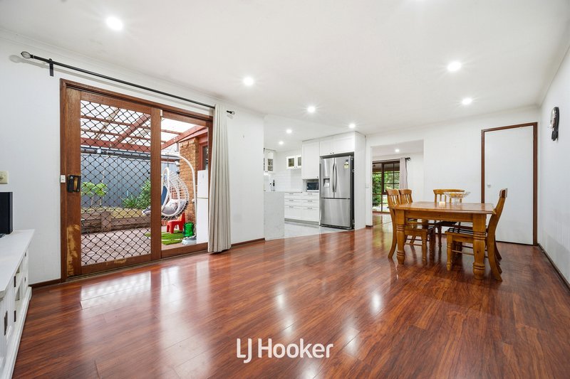 Photo - 137 Avebury Drive, Berwick VIC 3806 - Image 10