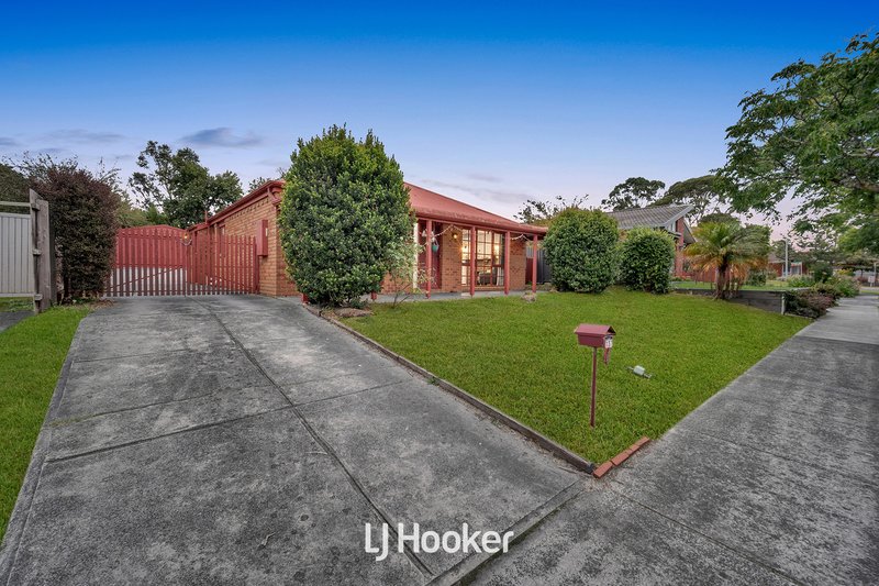 Photo - 137 Avebury Drive, Berwick VIC 3806 - Image 14