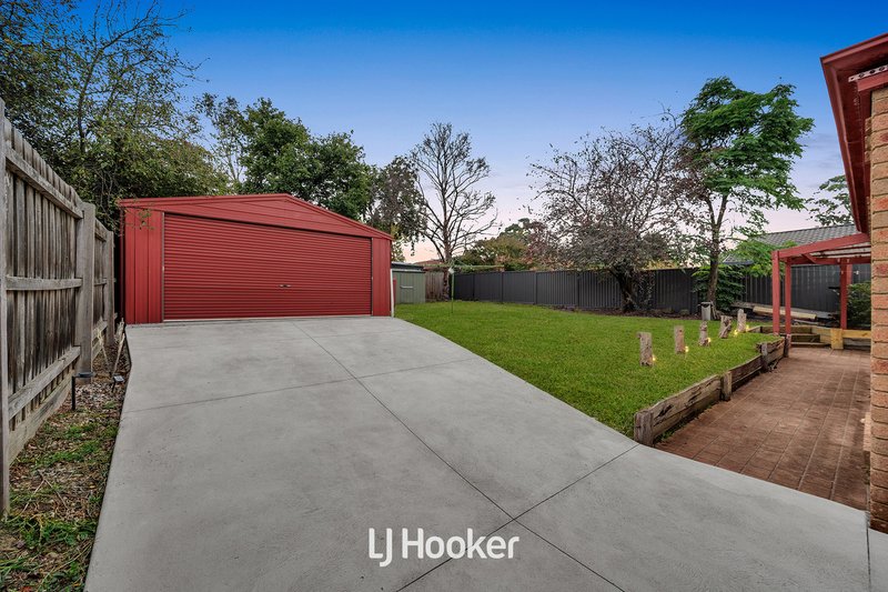 Photo - 137 Avebury Drive, Berwick VIC 3806 - Image 15