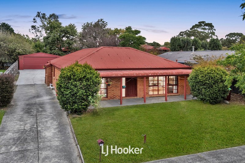 Photo - 137 Avebury Drive, Berwick VIC 3806 - Image 1