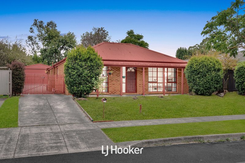 Photo - 137 Avebury Drive, Berwick VIC 3806 - Image 2