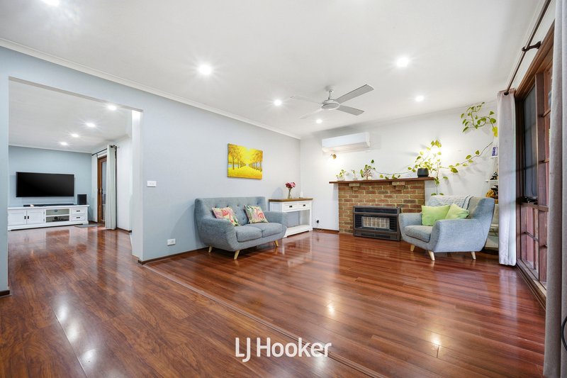 Photo - 137 Avebury Drive, Berwick VIC 3806 - Image 5