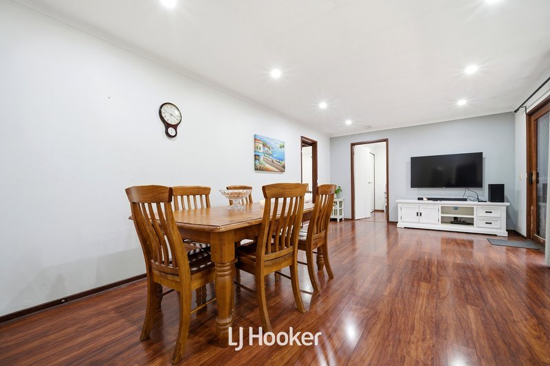 Photo - 137 Avebury Drive, Berwick VIC 3806 - Image 9