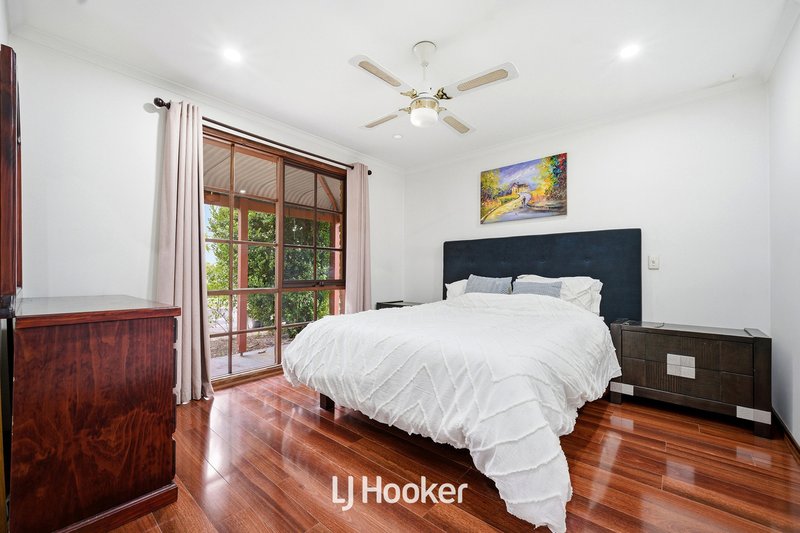 Photo - 137 Avebury Drive, Berwick VIC 3806 - Image 11