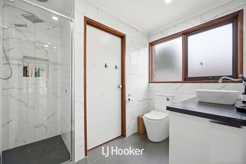 Photo - 137 Avebury Drive, Berwick VIC 3806 - Image 12