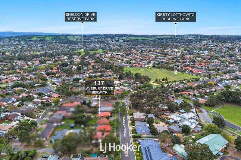 Photo - 137 Avebury Drive, Berwick VIC 3806 - Image 20