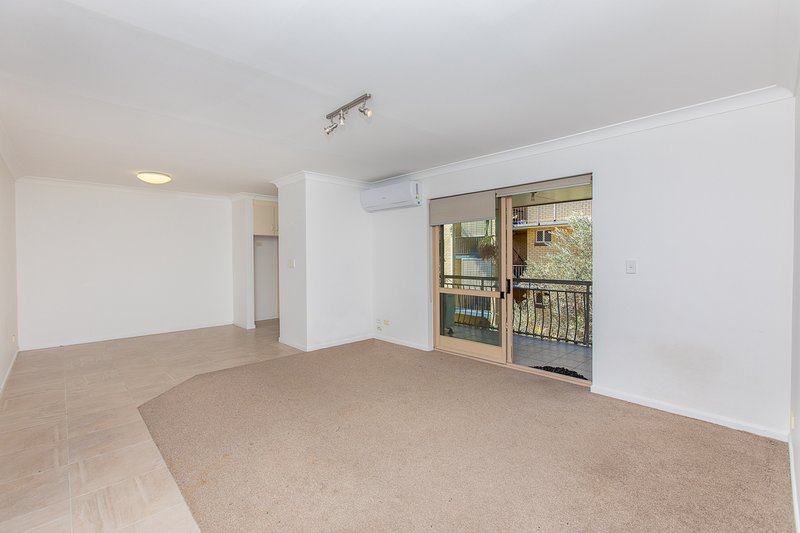 Photo - 137 Baines Street, Kangaroo Point QLD 4169 - Image 2