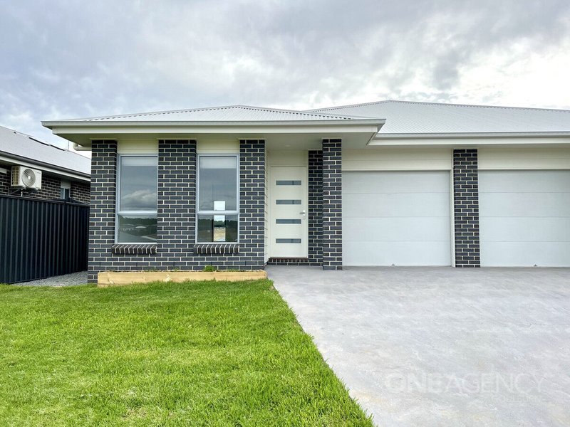 Photo - 1/37 Bonneville Boulevard, Goulburn NSW 2580 - Image 1