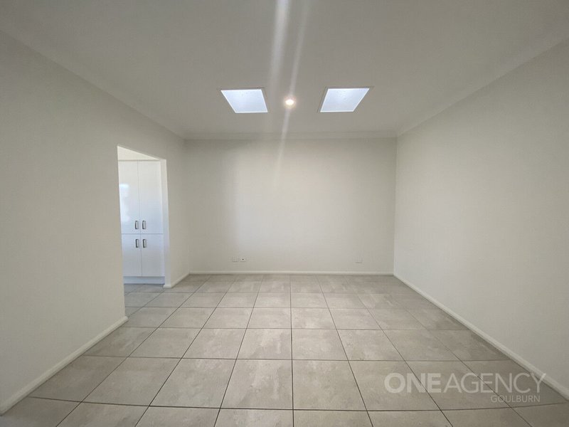Photo - 1/37 Bonneville Boulevard, Goulburn NSW 2580 - Image 4