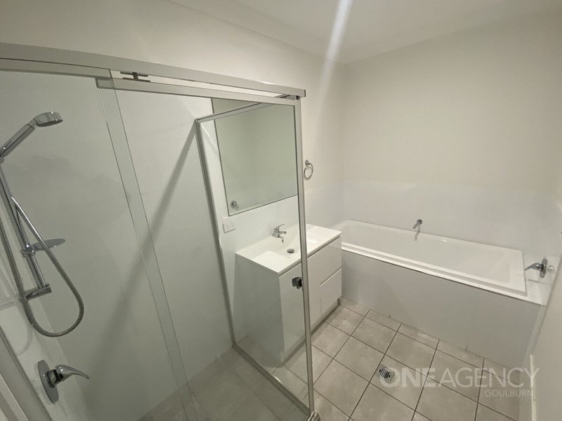 Photo - 1/37 Bonneville Boulevard, Goulburn NSW 2580 - Image 10