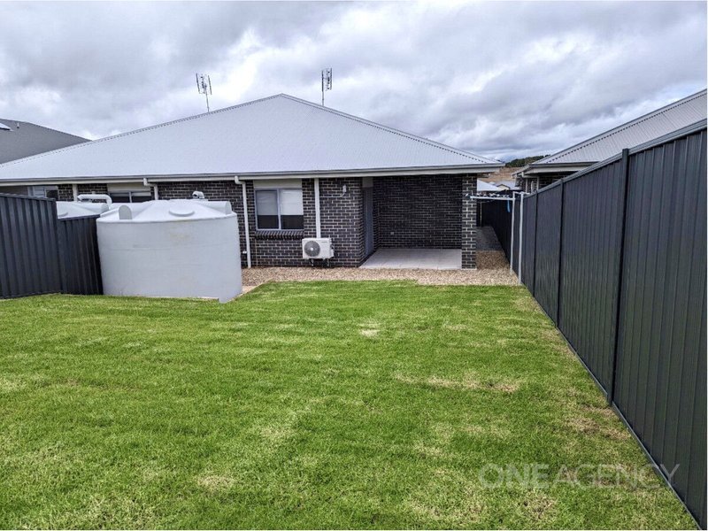 Photo - 1/37 Bonneville Boulevard, Goulburn NSW 2580 - Image 11