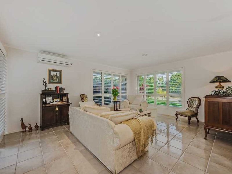 Photo - 137 Camberwell Circuit, Robina QLD 4226 - Image 6