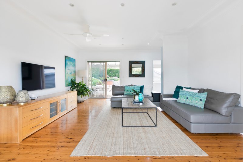 Photo - 137 Campbell Parade, Manly Vale NSW 2093 - Image 4