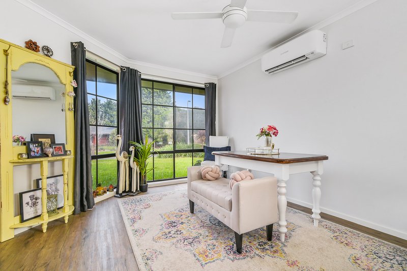 Photo - 1/37 Collins Crescent, Berwick VIC 3806 - Image 5