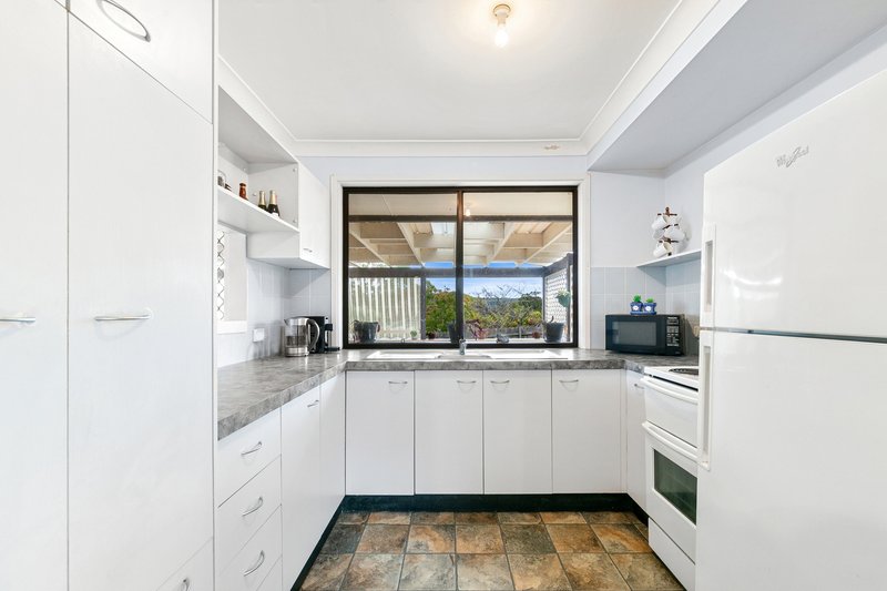 Photo - 137 Cresthaven Avenue, Bateau Bay NSW 2261 - Image 2