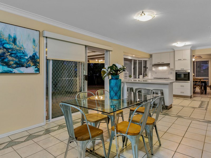 Photo - 137 Cribb Road, Carindale QLD 4152 - Image 12