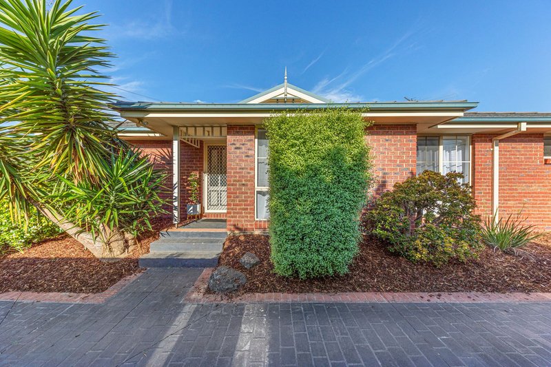 Photo - 1/37 Eagle Drive, Pakenham VIC 3810 - Image 2