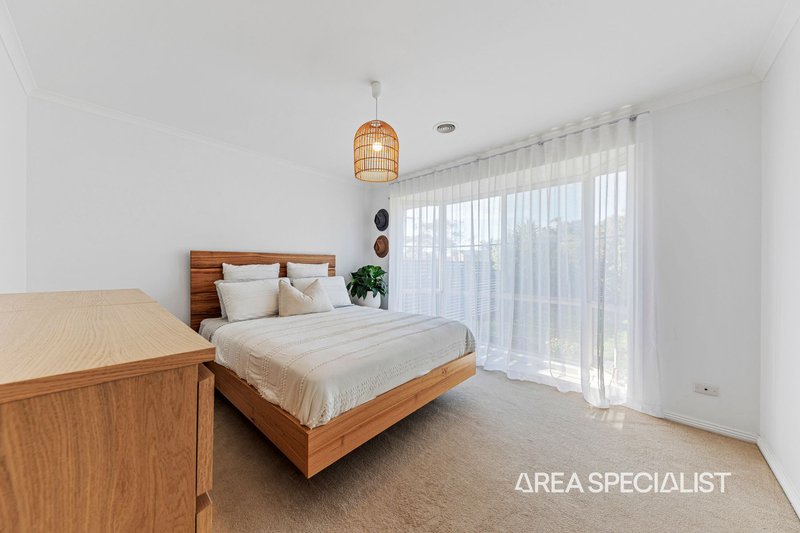 Photo - 1/37 Eagle Drive, Pakenham VIC 3810 - Image 3