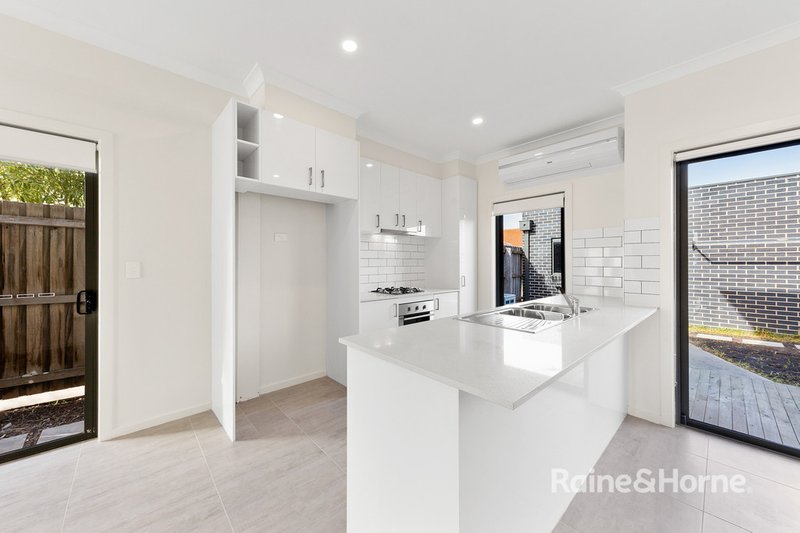 Photo - 1/37 Elizabeth Street, St Albans VIC 3021 - Image 5