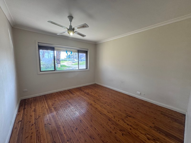 Photo - 137 Ellam Drive, Seven Hills NSW 2147 - Image 3