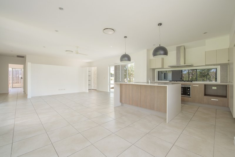 Photo - 137 Emmadale Drive, New Auckland QLD 4680 - Image 4