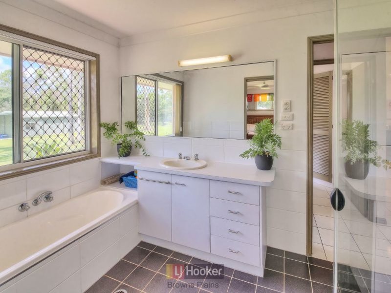 Photo - 137 Granger Road, Park Ridge South QLD 4125 - Image 7