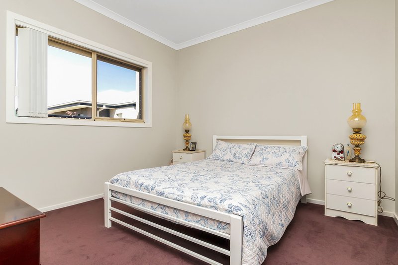 Photo - 1/37 Greenleaf Circuit, Tarneit VIC 3029 - Image 4