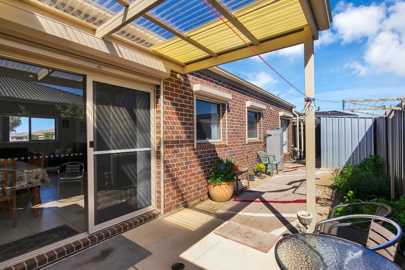 Photo - 1/37 Greenleaf Circuit, Tarneit VIC 3029 - Image 7