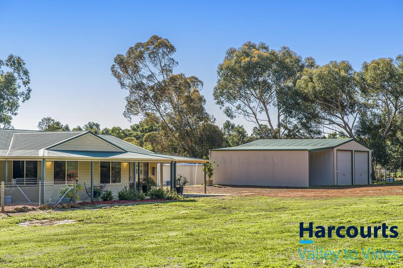 Photo - 137 Limousin Way, Lower Chittering WA 6084 - Image 2