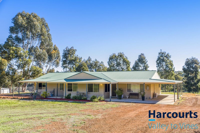 Photo - 137 Limousin Way, Lower Chittering WA 6084 - Image 4