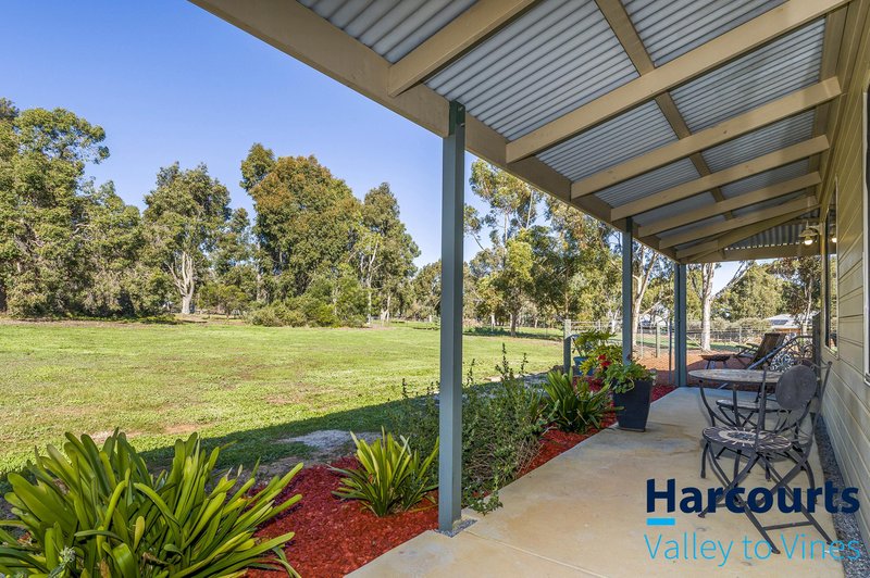 Photo - 137 Limousin Way, Lower Chittering WA 6084 - Image 5