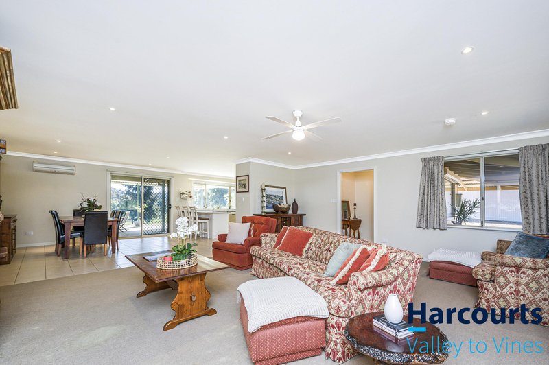 Photo - 137 Limousin Way, Lower Chittering WA 6084 - Image 7
