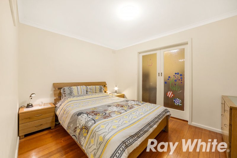 Photo - 1/37 Mccomas Grove, Burwood VIC 3125 - Image 5