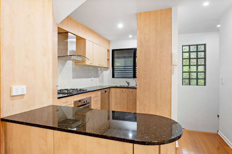 Photo - 1/37 Sandford Street, St Lucia QLD 4067 - Image 6