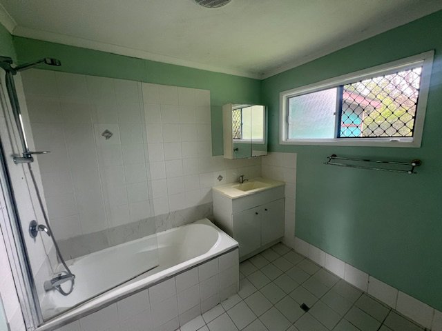 Photo - 137 Station Road, Loganlea QLD 4131 - Image 5