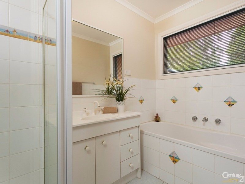 Photo - 137 Switchback Road, Chirnside Park VIC 3116 - Image 4