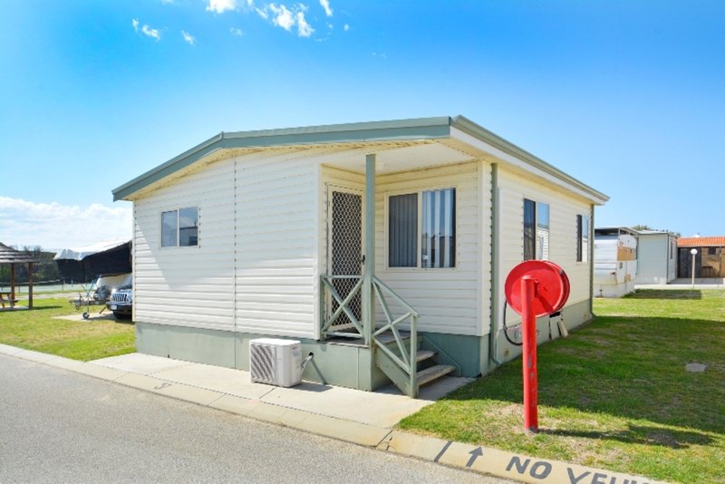 Photo - 1/37 Williams Way, Seabird WA 6042 - Image 4