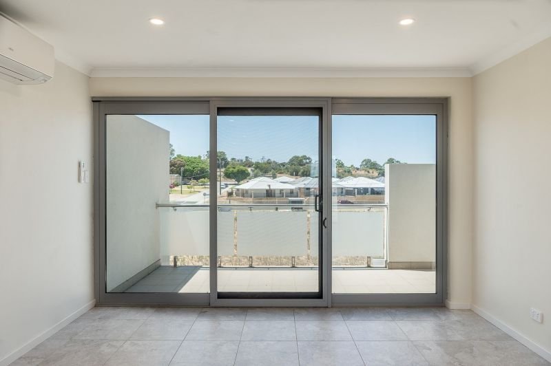 Photo - 13/70 West Churchill Avenue, Coogee WA 6166 - Image 3