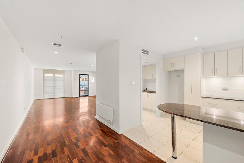 Photo - 13/72 Canberra Avenue, Griffith ACT 2603 - Image 1