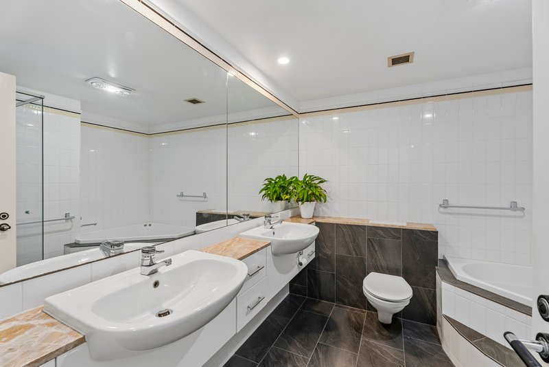 Photo - 13/76-80 Chichester Drive, Arundel QLD 4214 - Image 4
