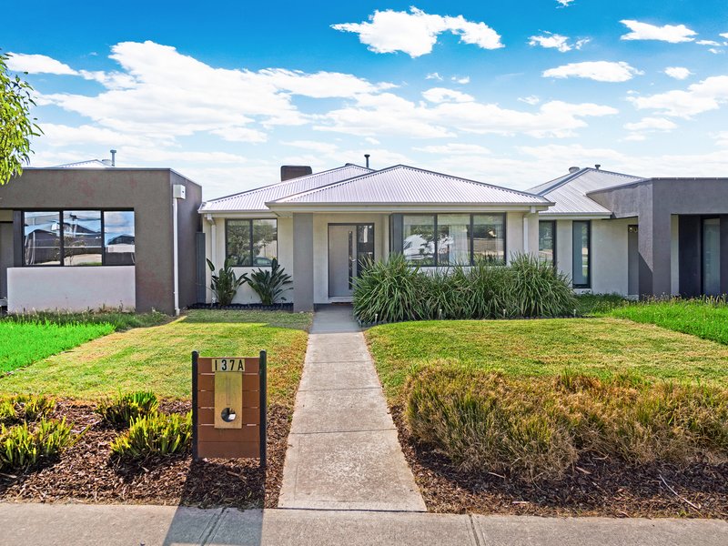 137a Wheelers Park Drive, Cranbourne North VIC 3977