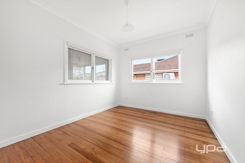 Photo - 1/38 Avondale Avenue, St Albans VIC 3021 - Image 7