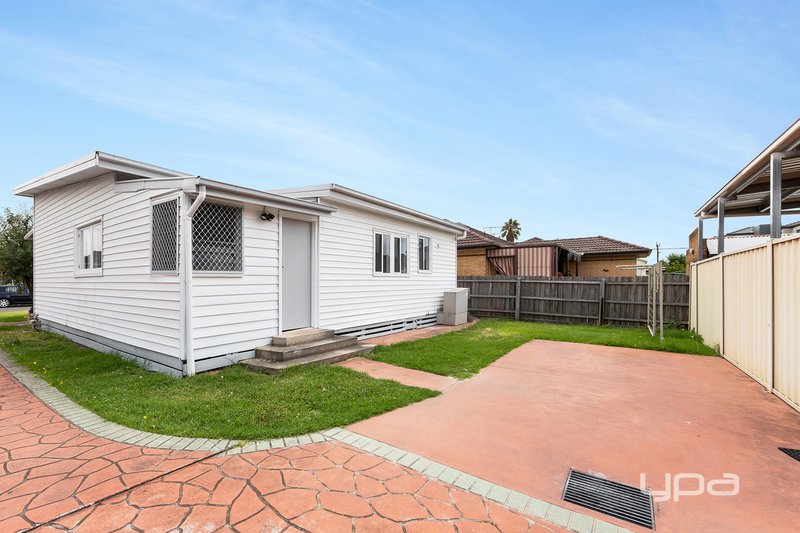 Photo - 1/38 Avondale Avenue, St Albans VIC 3021 - Image 10