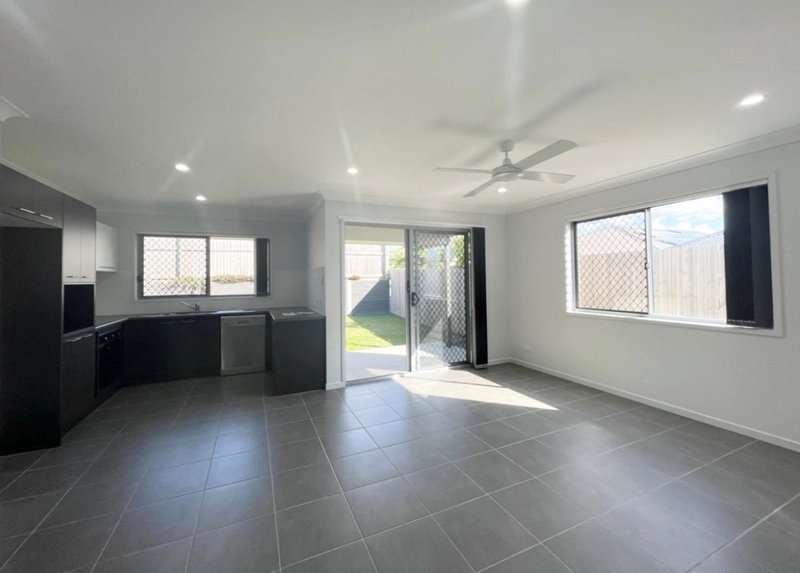Photo - 1/38 Awoonga Crescent, Morayfield QLD 4506 - Image 3