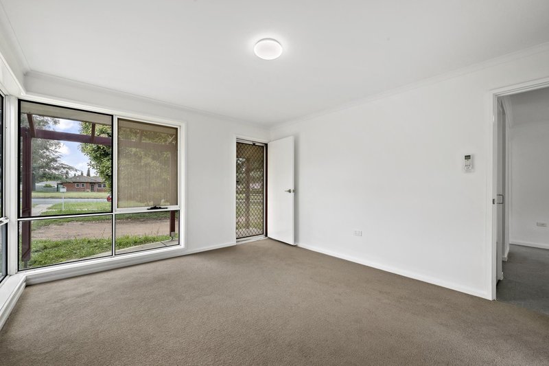 Photo - 138 Captain Cook Crescent, Narrabundah ACT 2604 - Image 3